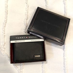Tommy Hilfiger Leather Wallet